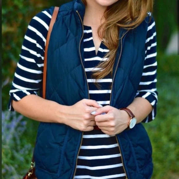 J. Crew ~ Navy Blue ~  Puffer Down Feather Vest ~Size Small - Picture 2 of 7
